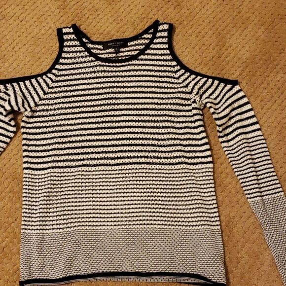 Romeo and Juliet Sweater - Picture 1 of 5